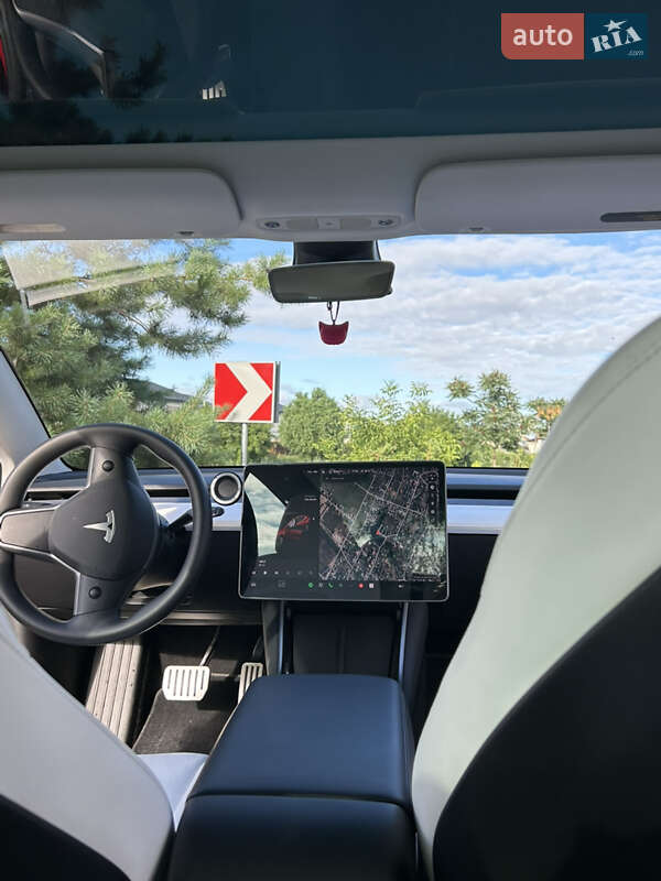 Седан Tesla Model 3 2018 в Киеве