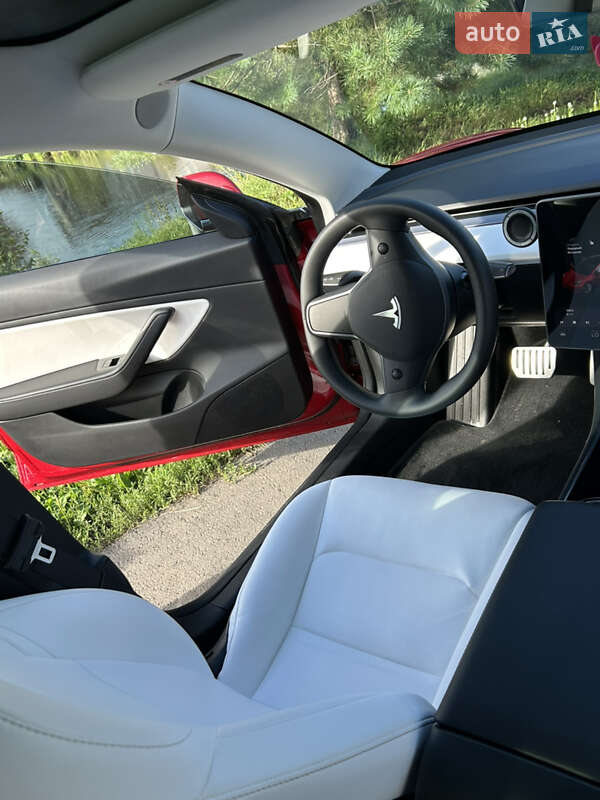 Седан Tesla Model 3 2018 в Киеве