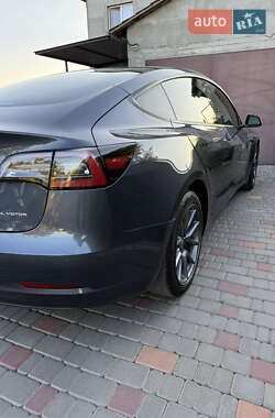 Седан Tesla Model 3 2021 в 