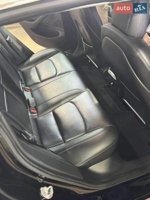 Седан Tesla Model 3 2018 в Яворове