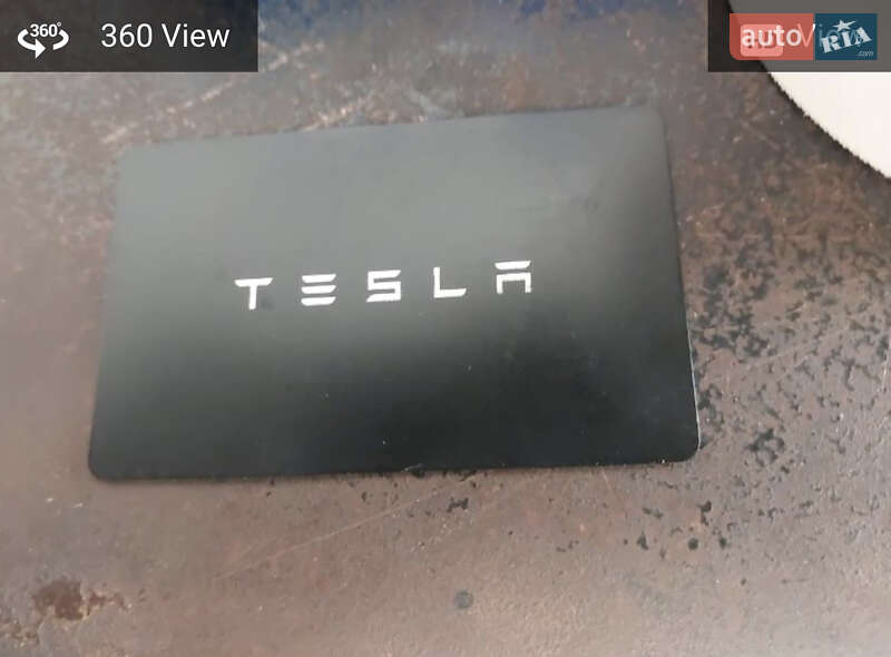 Седан Tesla Model 3 2021 в Киеве
