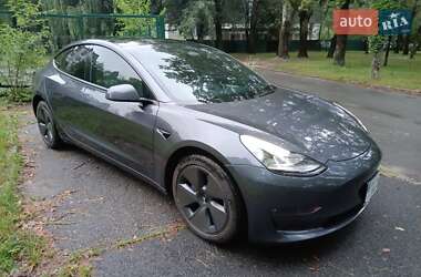 Седан Tesla Model 3 2023 в 
