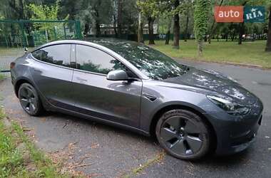 Седан Tesla Model 3 2023 в 