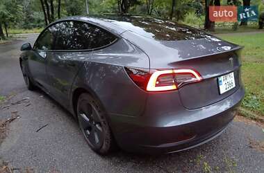 Седан Tesla Model 3 2023 в 