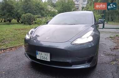 Седан Tesla Model 3 2023 в 