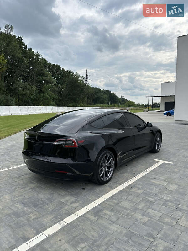 Седан Tesla Model 3 2022 в Луцьку