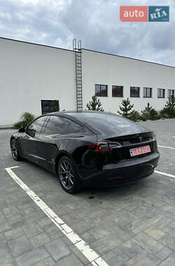 Седан Tesla Model 3 2022 в 