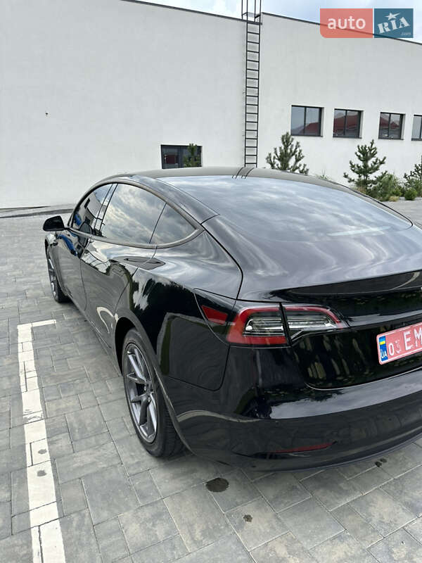 Седан Tesla Model 3 2022 в Луцьку