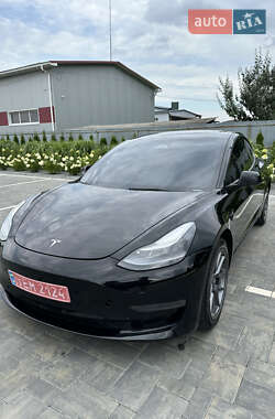 Седан Tesla Model 3 2022 в 