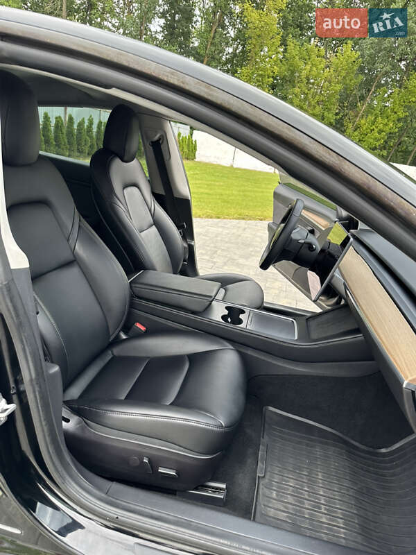 Седан Tesla Model 3 2022 в Луцьку