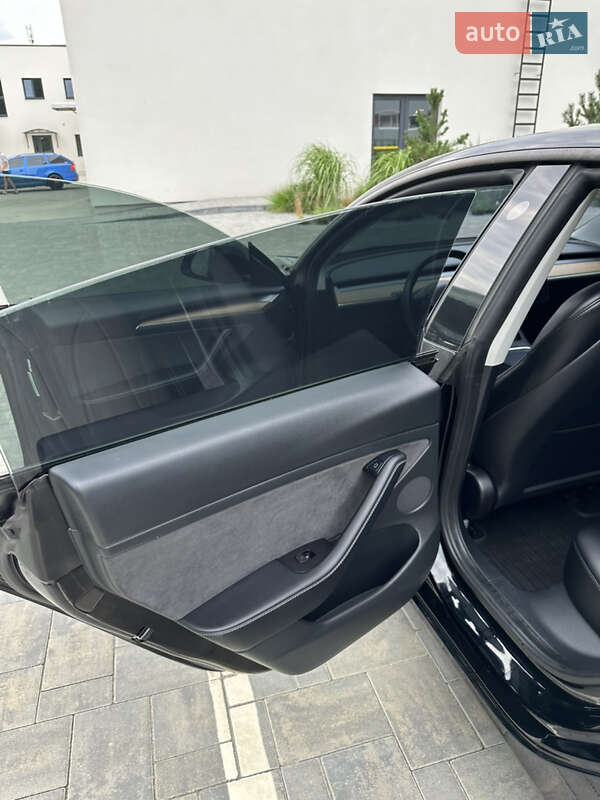 Седан Tesla Model 3 2022 в Луцьку