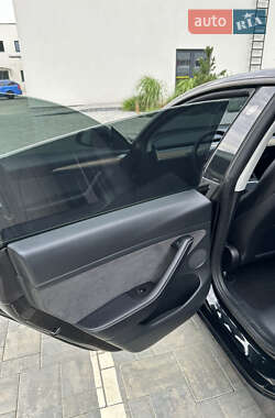 Седан Tesla Model 3 2022 в 