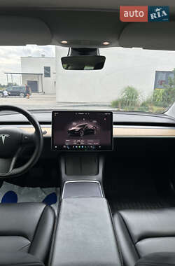 Седан Tesla Model 3 2022 в 