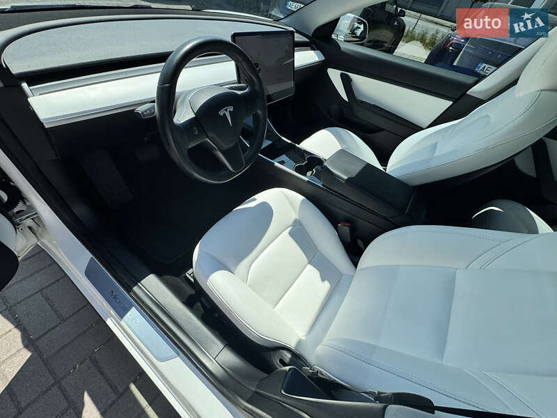 Седан Tesla Model 3 2019 в Дніпрі