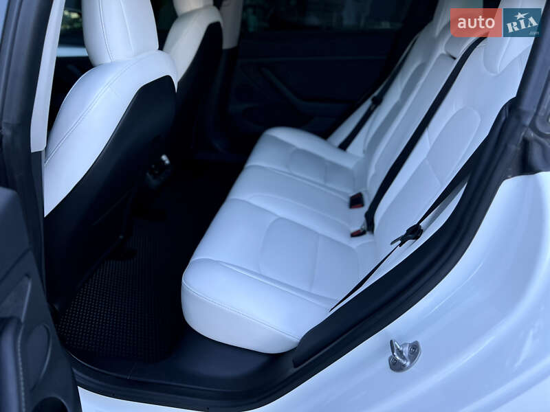 Седан Tesla Model 3 2022 в Одессе