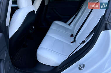 Седан Tesla Model 3 2022 в 