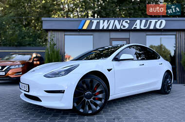 Седан Tesla Model 3 2022 в 