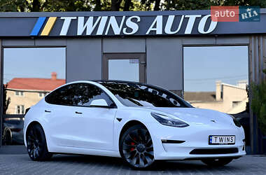 Седан Tesla Model 3 2022 в 