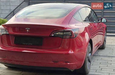 Седан Tesla Model 3 2021 в 