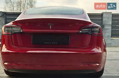 Седан Tesla Model 3 2021 в 