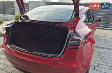 Седан Tesla Model 3 2021 в 