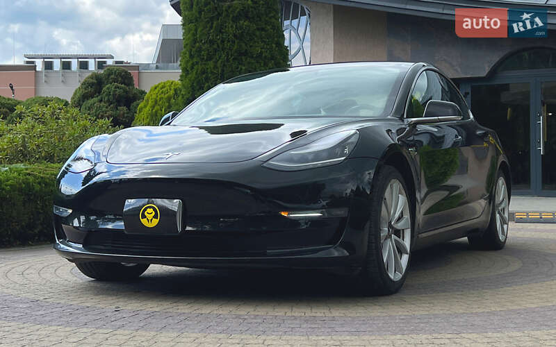 Седан Tesla Model 3 2018 в Львове