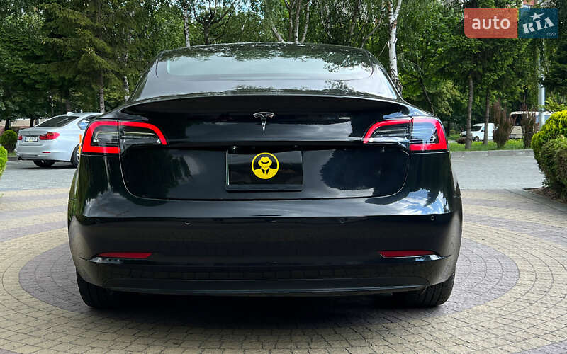 Седан Tesla Model 3 2018 в Львове