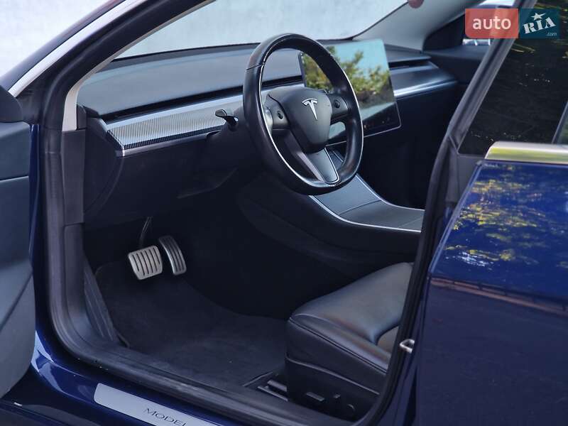 Седан Tesla Model 3 2018 в Одесі