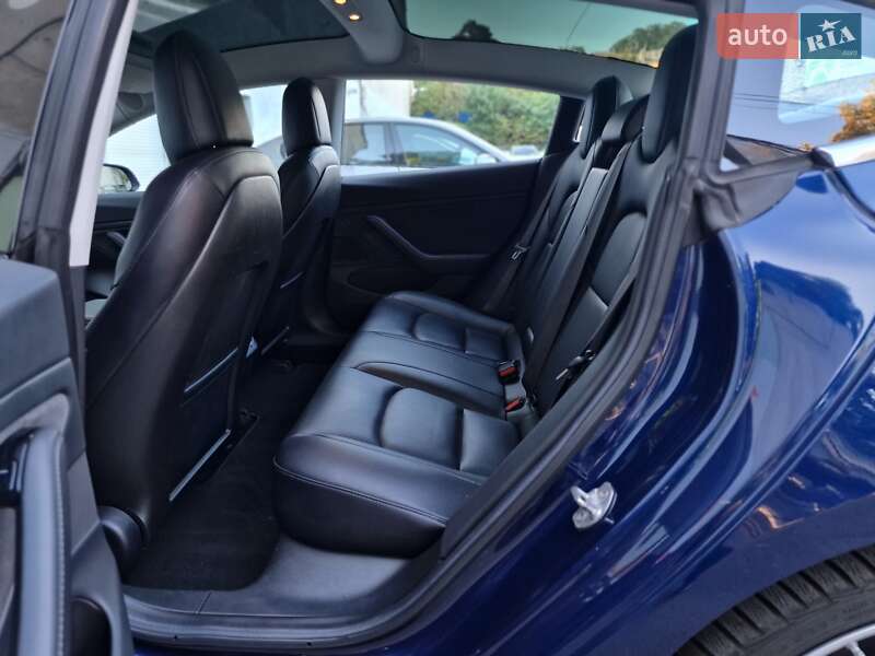 Седан Tesla Model 3 2018 в Одесі