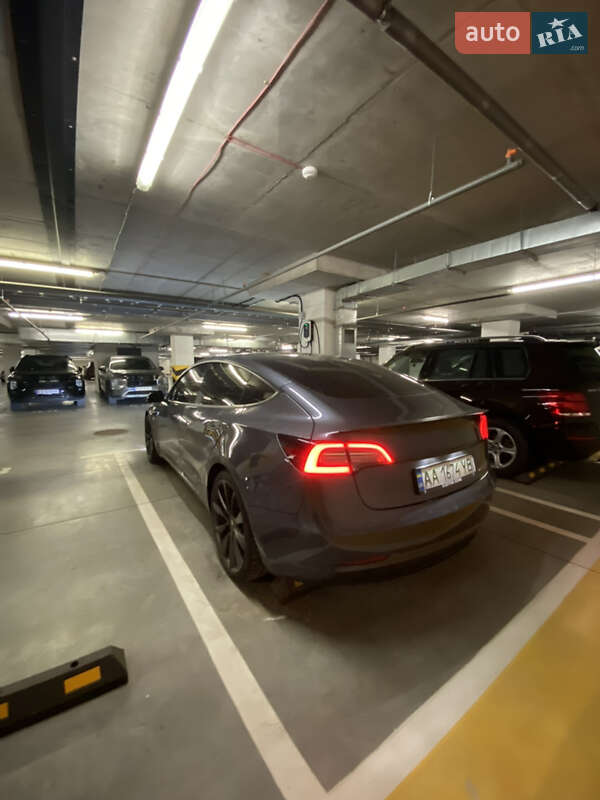 Седан Tesla Model 3 2019 в Киеве