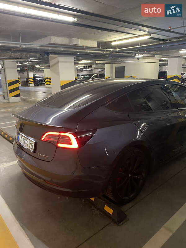 Седан Tesla Model 3 2019 в Киеве