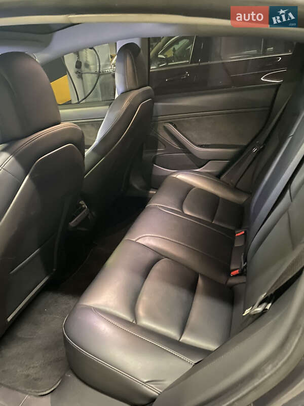 Седан Tesla Model 3 2019 в Киеве