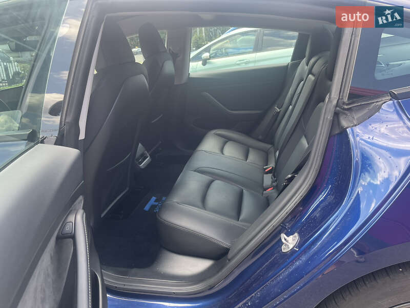 Седан Tesla Model 3 2023 в Киеве