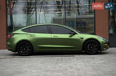 Седан Tesla Model 3 2021 в 