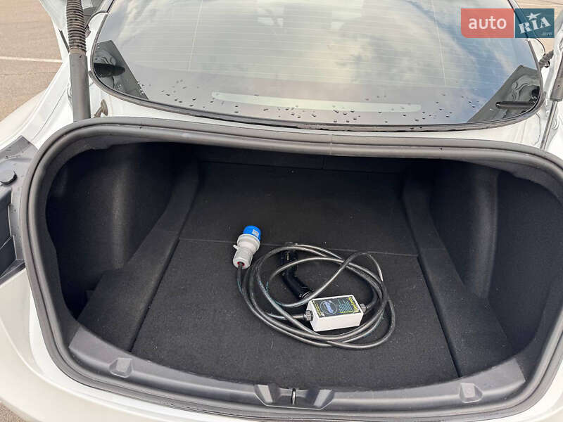 Седан Tesla Model 3 2022 в Днепре