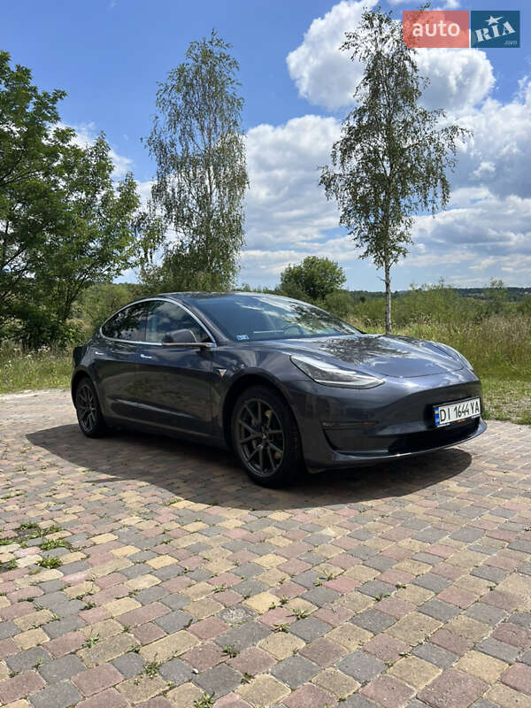 Седан Tesla Model 3 2019 в Ивано-Франковске