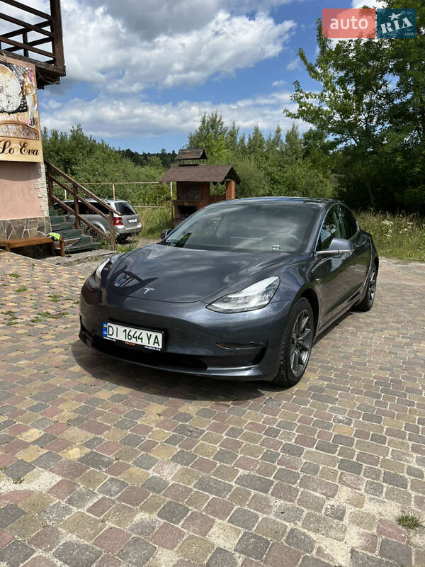 Седан Tesla Model 3 2019 в Ивано-Франковске