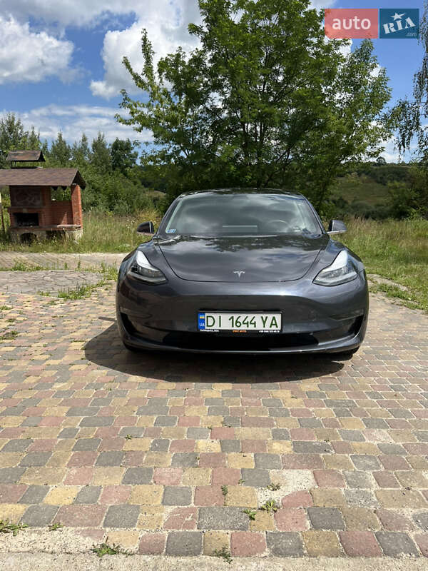 Седан Tesla Model 3 2019 в Ивано-Франковске