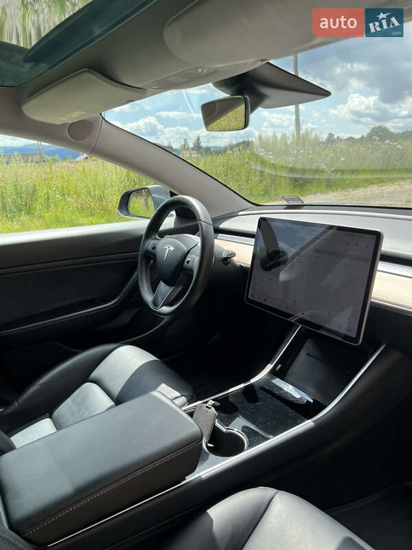 Седан Tesla Model 3 2019 в Ивано-Франковске