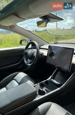 Седан Tesla Model 3 2019 в 