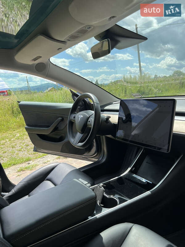 Седан Tesla Model 3 2019 в Ивано-Франковске