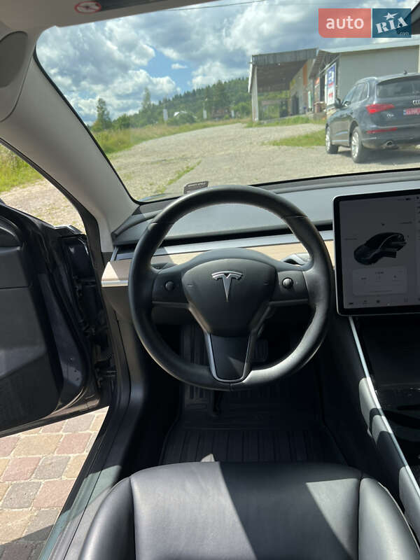 Седан Tesla Model 3 2019 в Ивано-Франковске