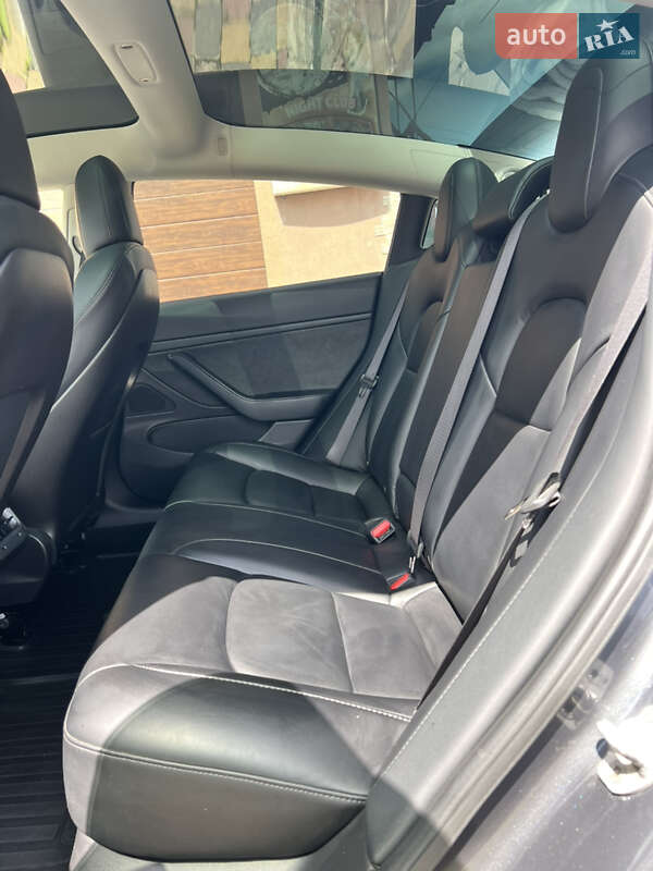 Седан Tesla Model 3 2019 в Ивано-Франковске