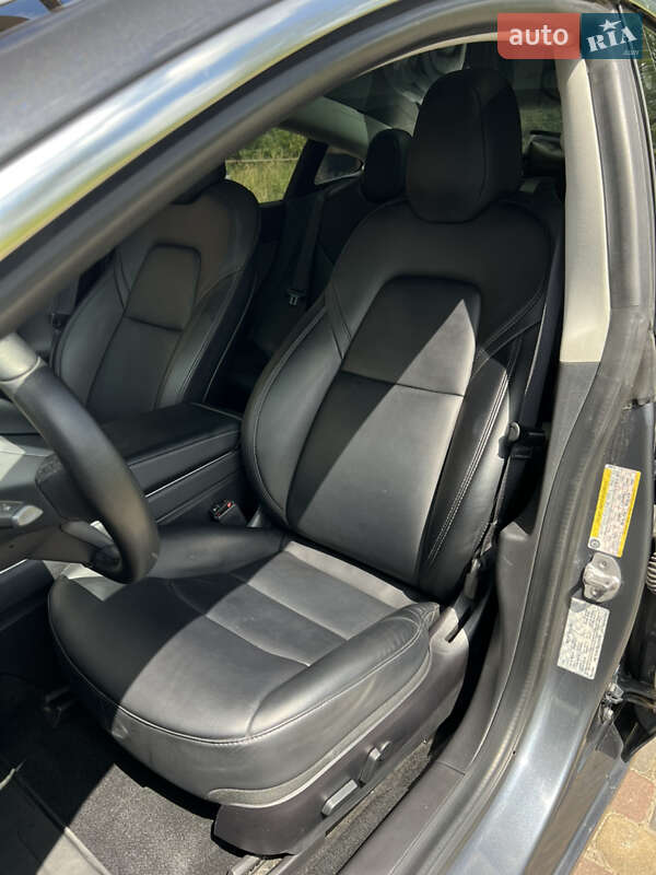 Седан Tesla Model 3 2019 в Ивано-Франковске