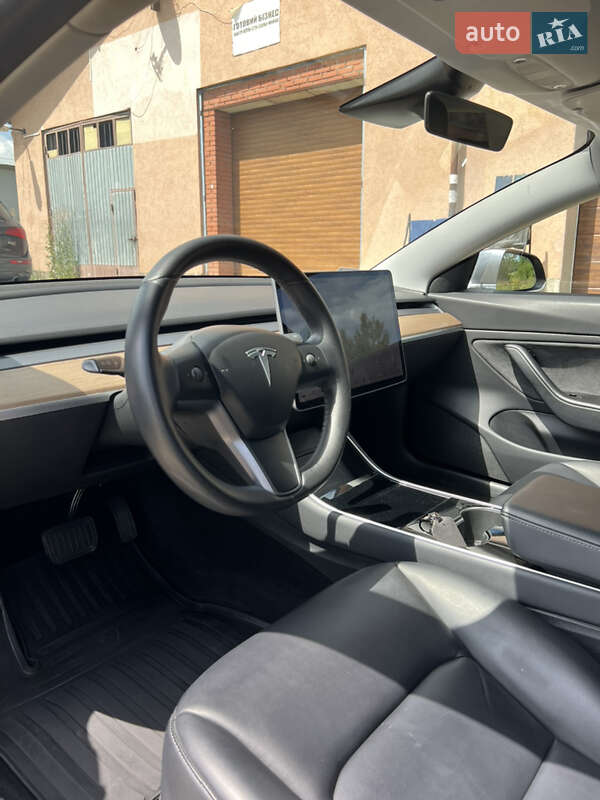 Седан Tesla Model 3 2019 в Ивано-Франковске