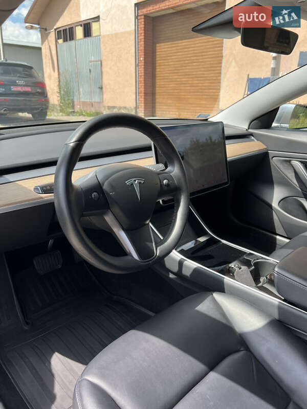 Седан Tesla Model 3 2019 в Ивано-Франковске