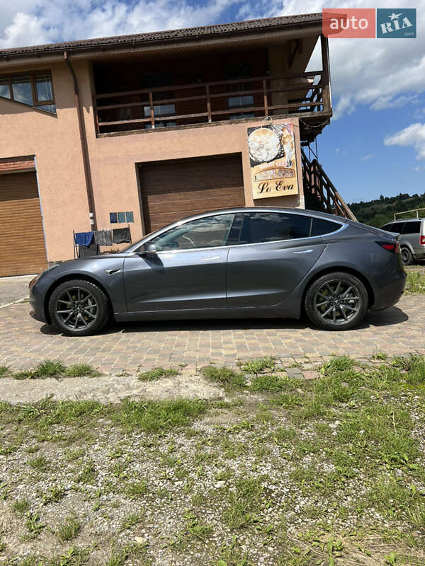 Седан Tesla Model 3 2019 в Ивано-Франковске