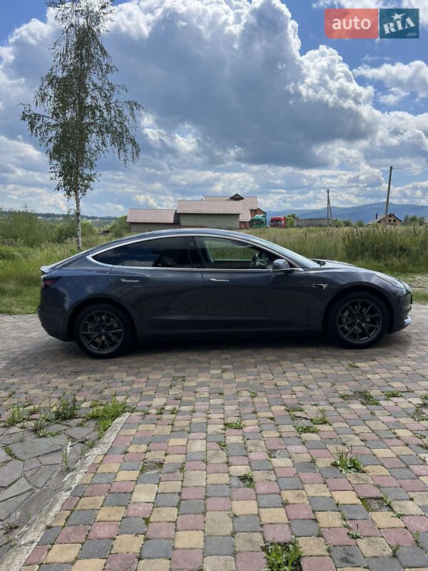 Седан Tesla Model 3 2019 в Ивано-Франковске