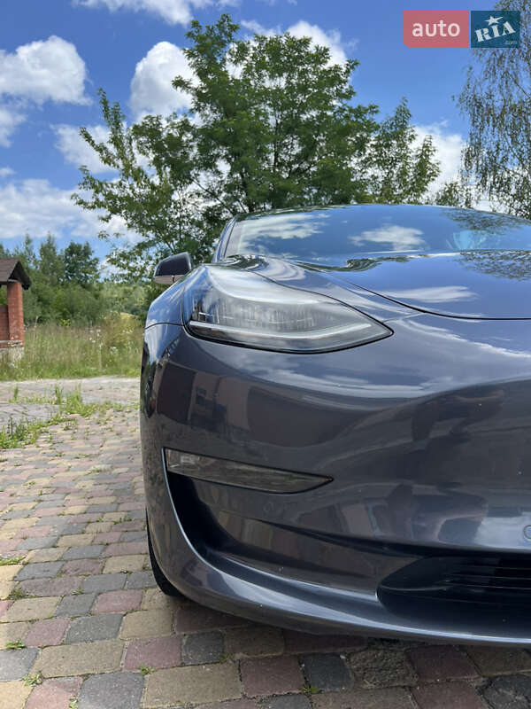 Седан Tesla Model 3 2019 в Ивано-Франковске