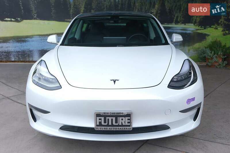 Седан Tesla Model 3 2019 в 